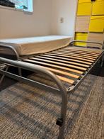 Twee bedden, 1 inklapbaar, Ophalen, 90 cm, Eenpersoons, 200 cm