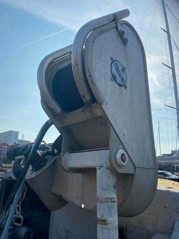 Nettenhaler beschikbaar voor biedingen