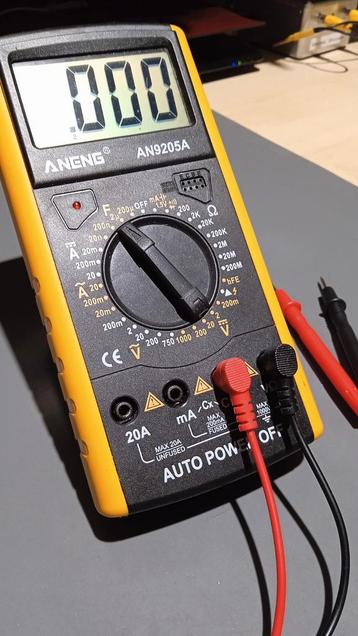 Multimeter met grote scherm en nummers & condensatoren meter beschikbaar voor biedingen