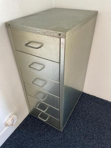 Metalen lade kastje vintage retro beschikbaar voor biedingen