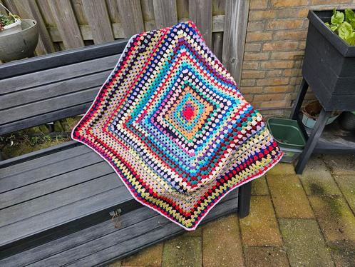 Gehaakte dekentje/plaid granny., Hobby en Vrije tijd, Breien en Haken, Zo goed als nieuw, Haken, Overige typen, Ophalen of Verzenden