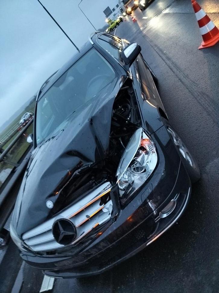 Mercedes C-Klasse lpg 180 Kompressor (Schade), Auto diversen, Schadeauto's, Mercedes-Benz, Automaat, Benzine, Ophalen