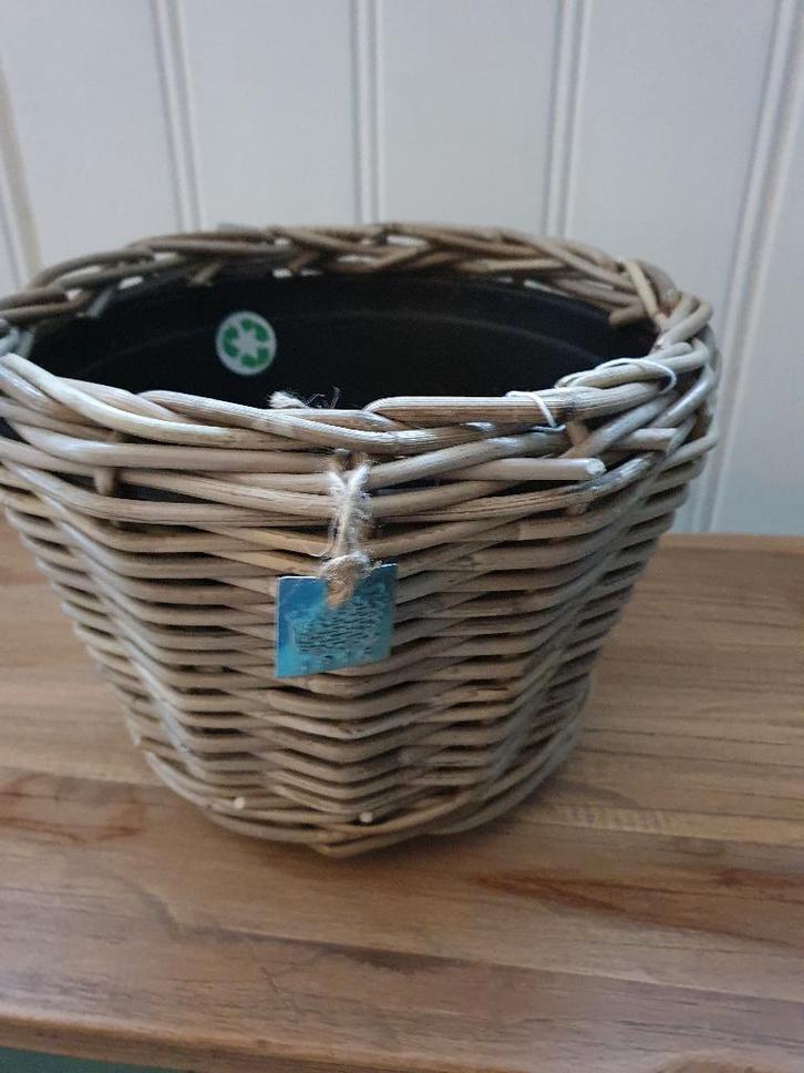 Bloempot rotan, Tuin en Terras, Bloempotten, Nieuw, Overige materialen, Binnen, Balkon, Tuin, Minder dan 40 cm, Minder dan 25 cm