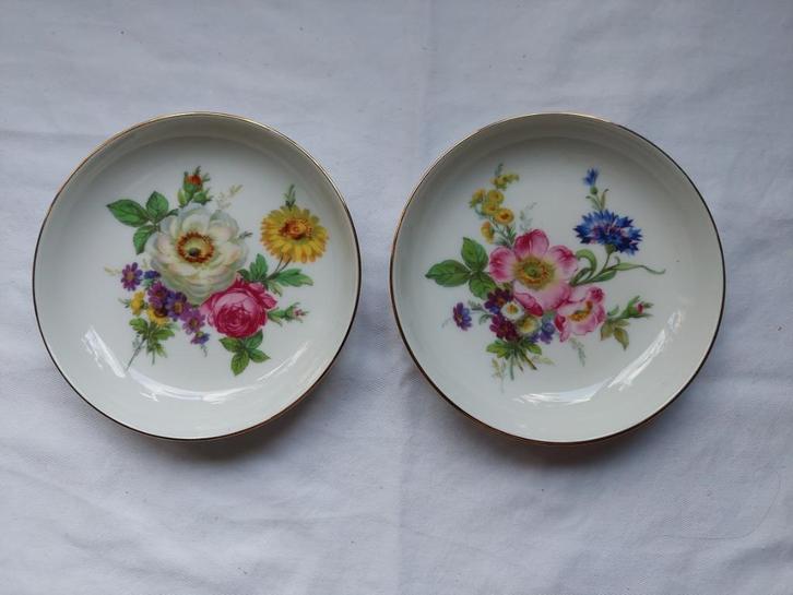 2 schoteltjes Fürstenberg porselein, 'kleurrijke bloem, Antiek en Kunst, Antiek | Schalen, Ophalen