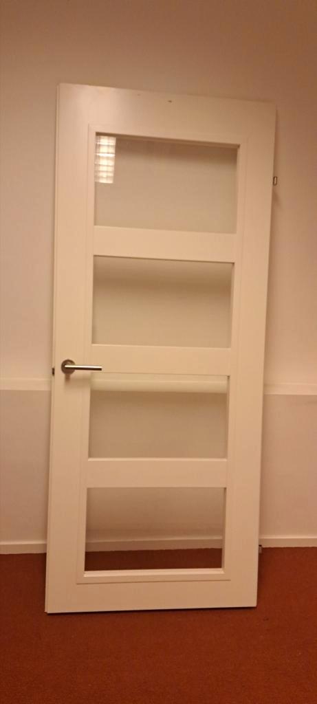 Witte binnendeur (Rechtsom) met glas en RVS handgreep, Doe-het-zelf en Verbouw, Deuren en Horren, Zo goed als nieuw, Binnendeur