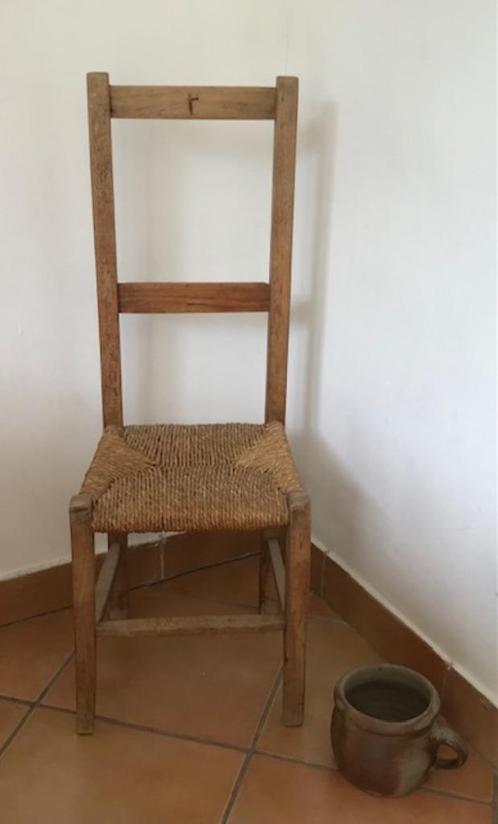 Frans bidstoeltje uit klooster met biezen zitting, Antiek en Kunst, Antiek | Meubels | Stoelen en Banken, Ophalen