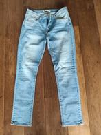 Levi's spijkerbroek Demi Curves mt 31, Ophalen of Verzenden, Zo goed als nieuw, Blauw, W30 - W32 (confectie 38/40)