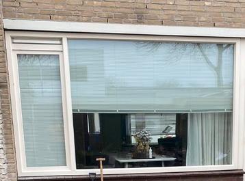 Raam kunststof + draaikiep + ventilatierooster beschikbaar voor biedingen