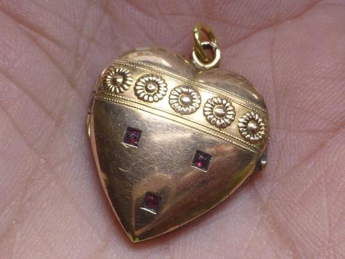 Victoriaans Antiek Rosé Goud doublé Medaillon + 3 Robijntjes, Sieraden, Tassen en Uiterlijk, Antieke sieraden, Hanger, Goud, Met edelsteen