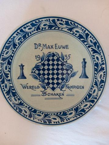 Wandbord Porceleyne Fles Max Euwe wereldkampioen schaken '35 beschikbaar voor biedingen