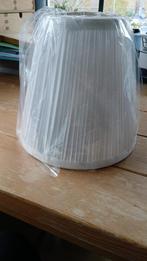 Nieuwe witte plissee lampenkap, Huis en Inrichting, Lampen | Lampenkappen, Ophalen of Verzenden, Zo goed als nieuw, Minder dan 25 cm