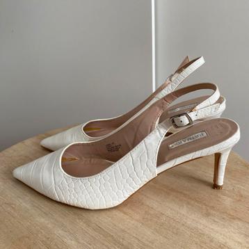 Witte Pumps maat 40 beschikbaar voor biedingen
