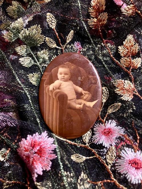 Antiek tasspiegeltje baby in art deco stoel, Antiek en Kunst, Curiosa en Brocante, Ophalen of Verzenden