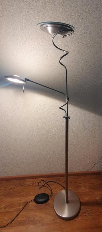 Staande lamp met Leeslamp (los van elkaar te dimmen) beschikbaar voor biedingen
