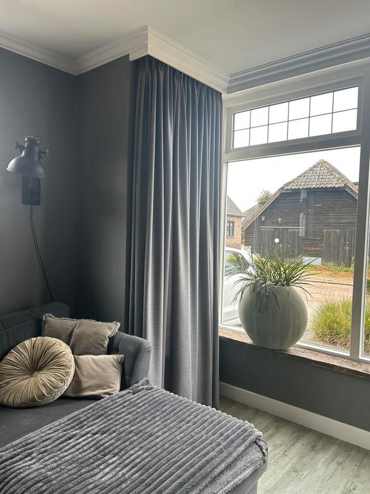 Te koop prachtig set overgordijnen taupe/grijs. 5 jaar oud, Huis en Inrichting, Stoffering | Gordijnen en Lamellen, Gebruikt, 200 cm of meer