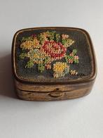 petit point pillendoosje ( 1 ), Ophalen