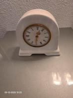 Vintage witte keramische klok, Antiek en Kunst, Antiek | Klokken, Ophalen of Verzenden