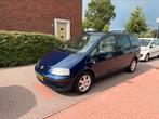 Volkswagen Sharan 2.8 150KW AUT 2003 6-persoons Blauw, Auto's, Blauw, 7 stoelen, Origineel Nederlands, 92 €/maand