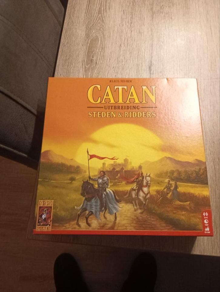 Kolonisten van Catan: Steden & Ridders Uitbreiding, Hobby en Vrije tijd, Gezelschapsspellen | Bordspellen, Zo goed als nieuw, Drie of vier spelers