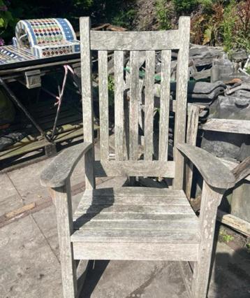 Hardhouten schommelstoel beschikbaar voor biedingen