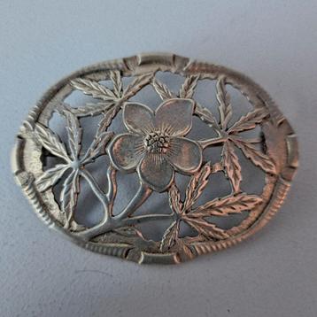 Fraaie oude zilveren broche  beschikbaar voor biedingen
