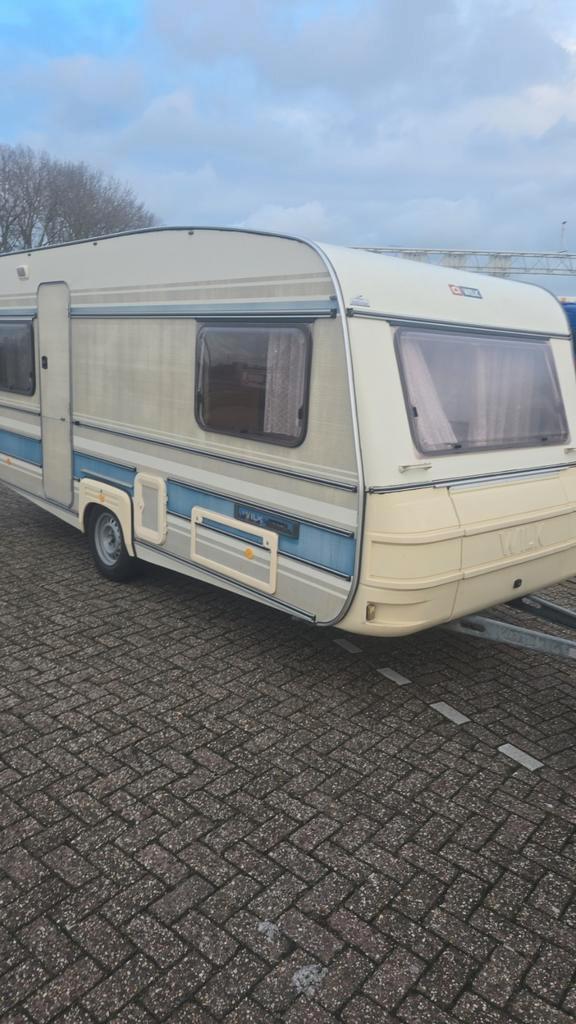 Wilk de Luxe 450 TD met Isabella voortent - 4 persoons, Caravans en Kamperen, Caravans, Particulier, tot en met 4, Rondzit, Wilk