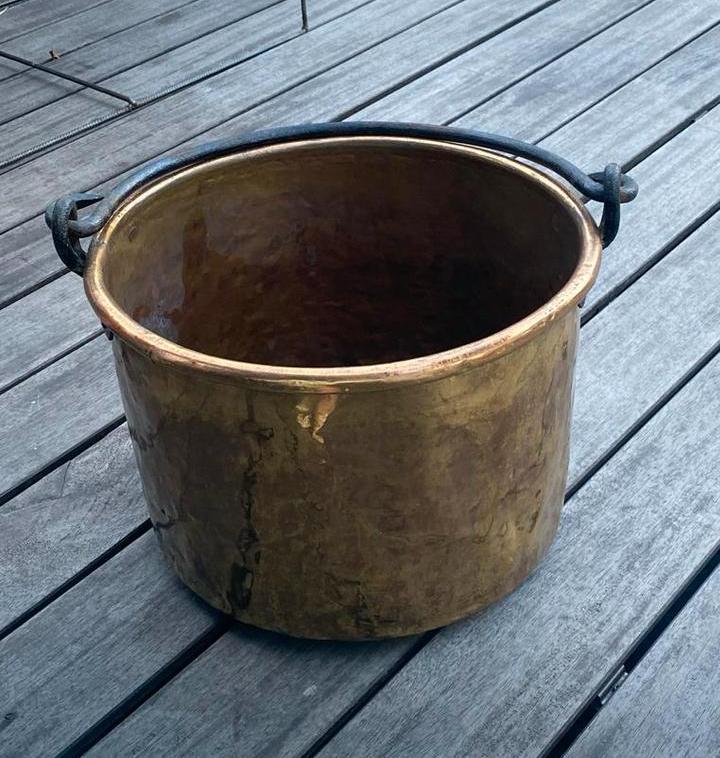 Grote antieke Koperen Ketel met Smeedijzeren Hengsels, Antiek en Kunst, Antiek | Koper en Brons, Koper, Ophalen of Verzenden