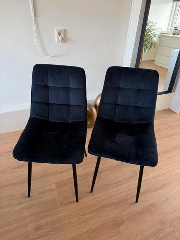 2 Zwarte Stoelen - Stijlvol en Comfortabel beschikbaar voor biedingen