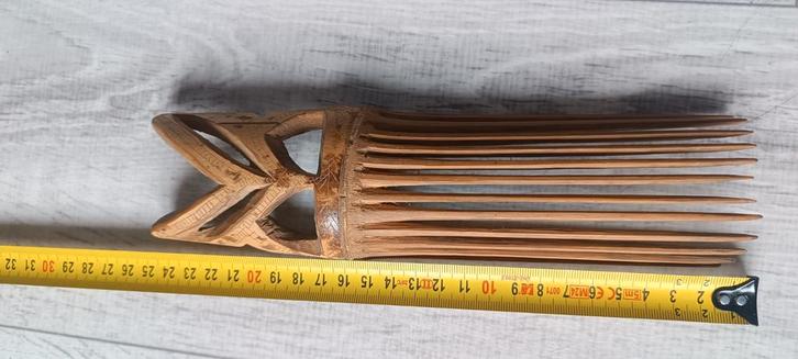 Handgesneden etnische houten kam, Antiek en Kunst, Antiek | Overige Antiek, Ophalen of Verzenden
