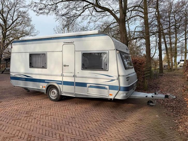 Fendt Saphir 495 SKM Stapelbed Airco Mover Voortent Luifel, Caravans en Kamperen, Caravans, Particulier, tot en met 4, Rondzit