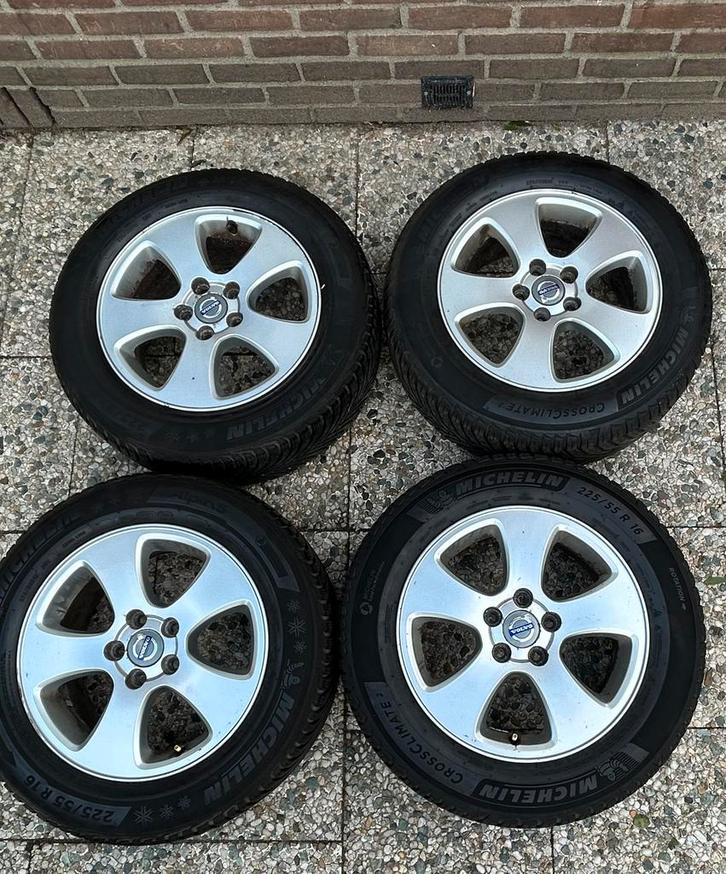 Winterbanden op Volvo velgen 16”, Auto-onderdelen, Banden en Velgen, Banden en Velgen, Winterbanden, 16 inch, 205 mm, Ophalen