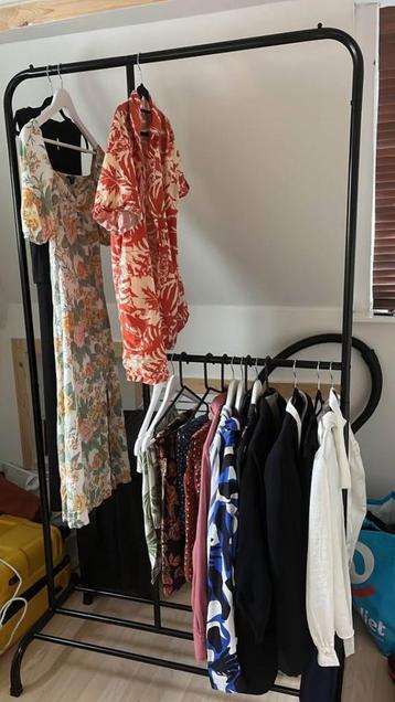 Steel clothes rack beschikbaar voor biedingen