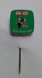 Speldje Uk 65 "speel op de stoep" Veilig Verkeer actie, Verzamelen, Speldjes, Pins en Buttons, Ophalen of Verzenden, Zo goed als nieuw