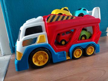 Vrachtwagen met 4 auto's beschikbaar voor biedingen