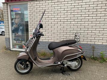 LEUKE VESPA PRIMAVERA TOURING 4-TAKT 25 OF 45 BJ2020 9000KM beschikbaar voor biedingen