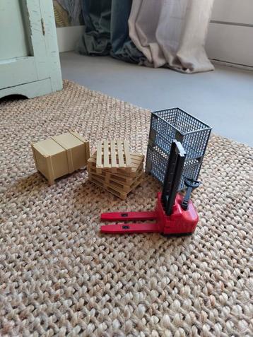 Bruder pompwagen+pallets+houten/grijze kisten  beschikbaar voor biedingen