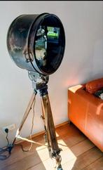 Oude, antieke schijnwerper, Ophalen, Gebruikt