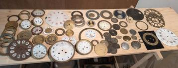 Klokken onderdelen een koop €100. beschikbaar voor biedingen