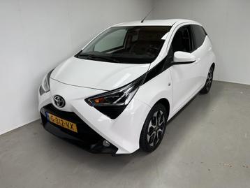 Toyota Aygo 1.0 VVT-i x-joy Navi PDC Apple Carplay Camera in beschikbaar voor biedingen