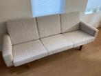 Hans J. Wegner Sofa GE-236 for Getama, Huis en Inrichting, Fauteuils, 75 tot 100 cm, 125 cm of meer, Zo goed als nieuw, Hout