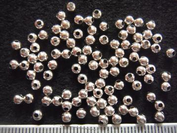 100 metalen kralen 3mm. licht zilver  beschikbaar voor biedingen