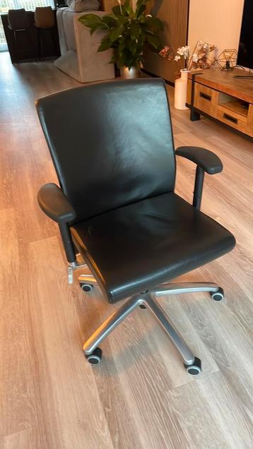Bureaustoel beschikbaar voor biedingen