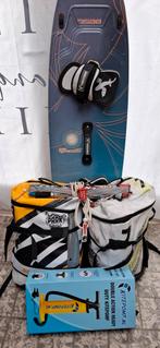 Complete kiteset: 2 kites (7/9), bar, board, trapeze en pomp, Watersport en Boten, Kitesurfen, Gebruikt, Kitesurf-set, Twintip