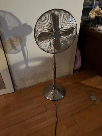 Kleine industriële metalen ventilator beschikbaar voor biedingen