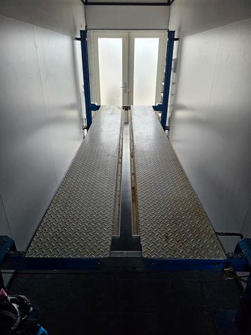 Auto brug  beschikbaar voor biedingen