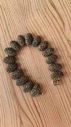Vintage armband met 16 metalen filigraan kralen, Ophalen of Verzenden, Zo goed als nieuw, Zilver, Overige materialen