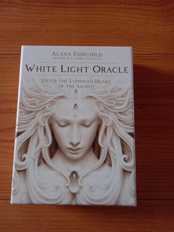 White Light Oracle Deck beschikbaar voor biedingen