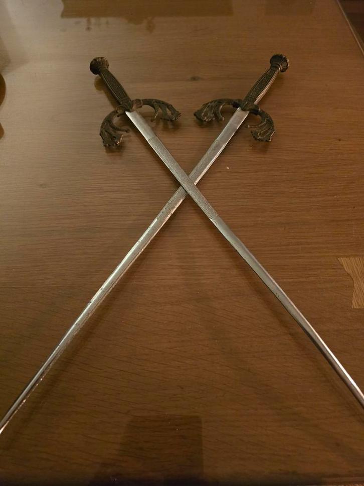 Twee zwaarden uit Nederlands-Indië, Antiek en Kunst, Antiek | Overige Antiek, Ophalen of Verzenden