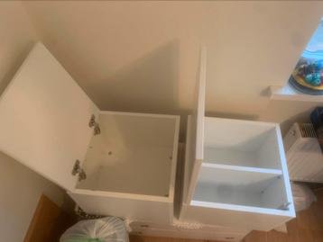 Twee Witte wand kast