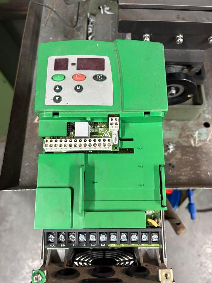 Commander SE 2T Frequentieregelaar 1.1kW, Zakelijke goederen, Machines en Bouw | Industrie en Techniek, Ophalen of Verzenden